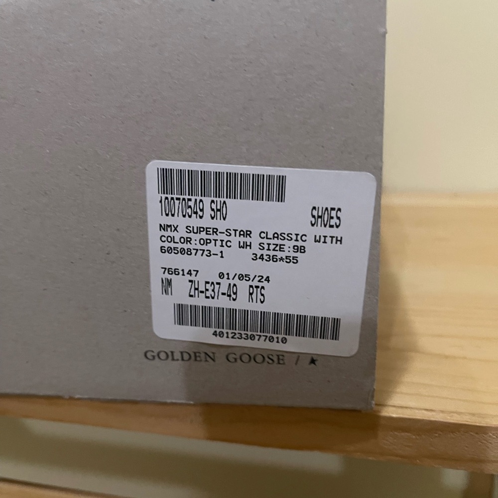 Golden Goose Women's White and Pink Star Sneakers - Picture 4 of 5